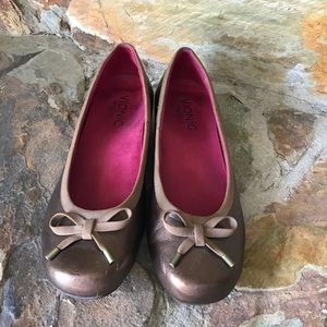 Vionic by Orthaheel slip on shoes